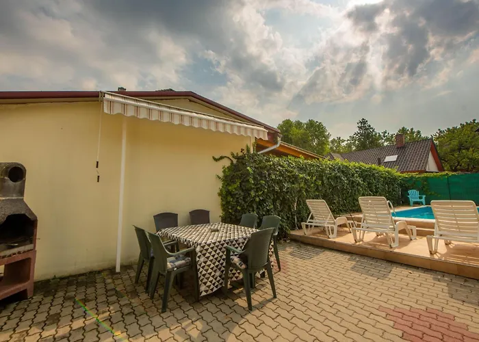 בית נופש Privathaus Mit Pool Und Garten In By Interhome *